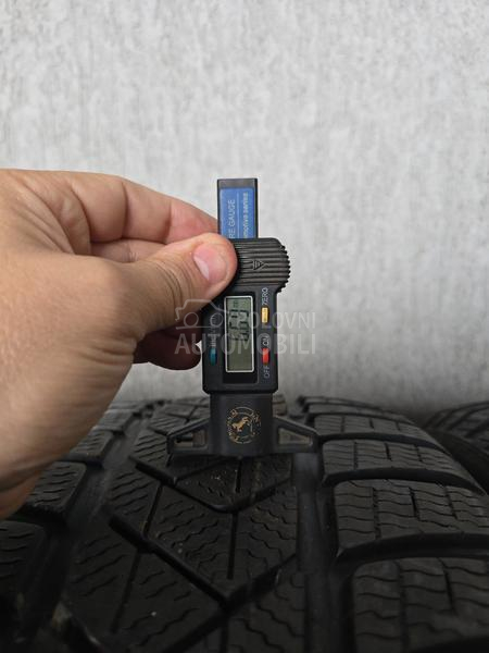 Pirelli 235/45 R18 Zimska