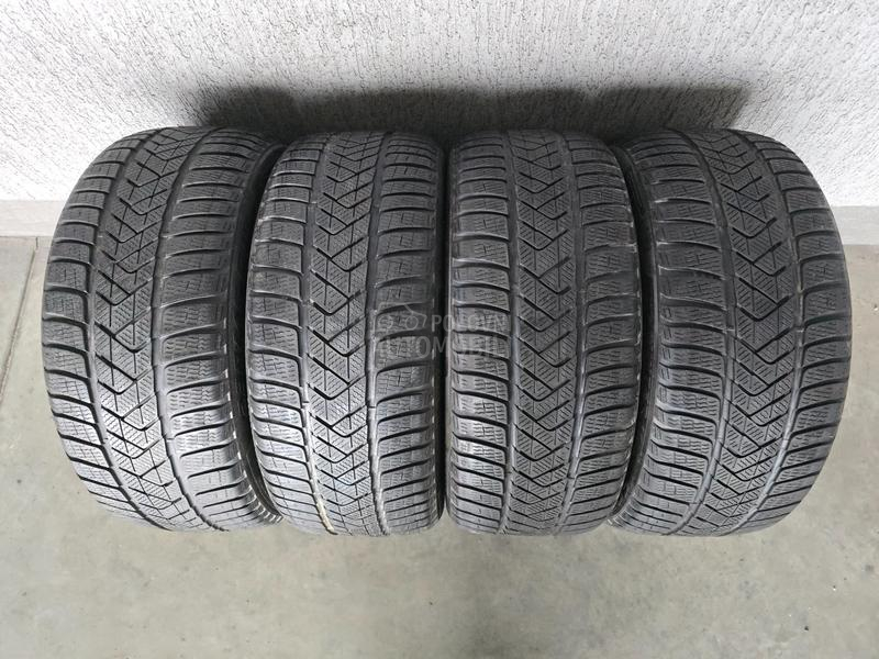 Pirelli 235/45 R18 Zimska