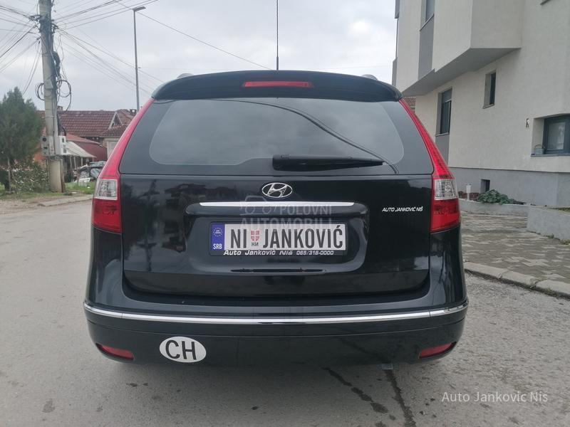 Hyundai i30 1.6i ILIKE LINE CH