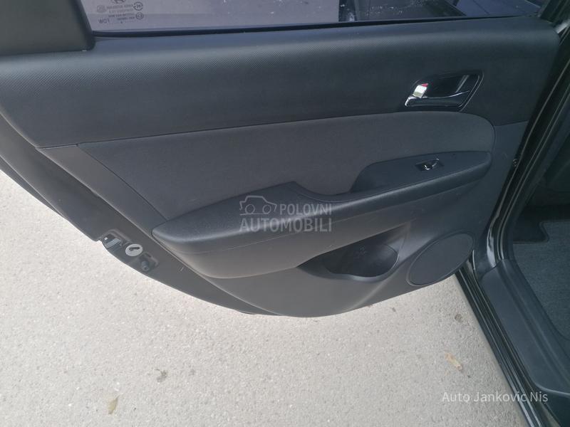 Hyundai i30 1.6i ILIKE LINE CH