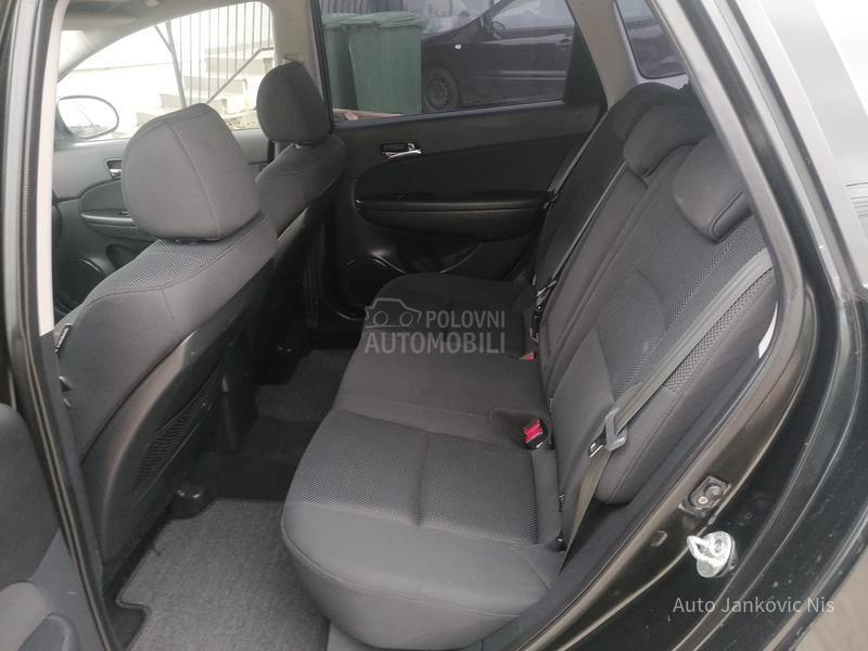 Hyundai i30 1.6i ILIKE LINE CH
