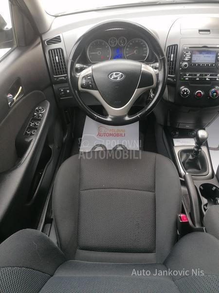 Hyundai i30 1.6i ILIKE LINE CH
