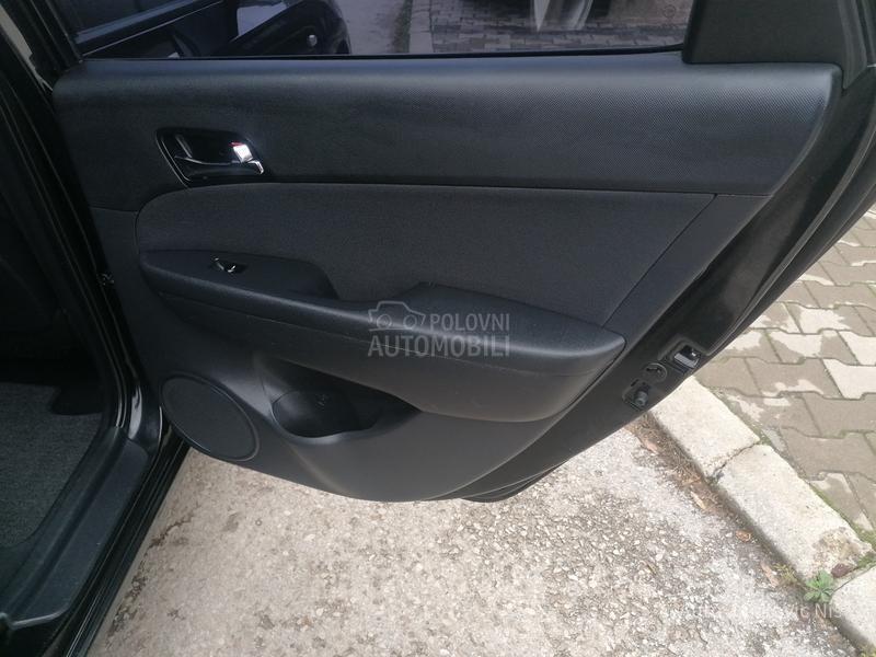 Hyundai i30 1.6i ILIKE LINE CH