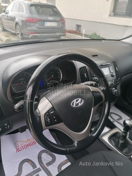 Hyundai i30 1.6i ILIKE LINE CH