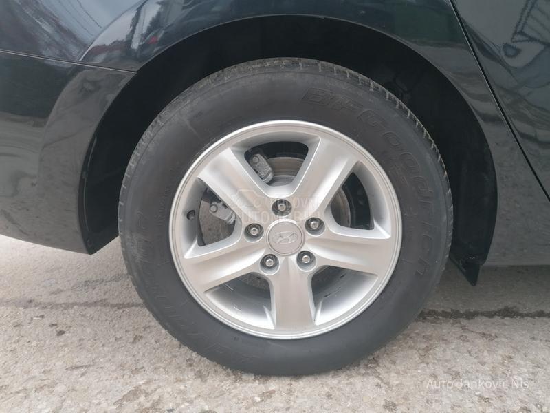 Hyundai i30 1.6i ILIKE LINE CH