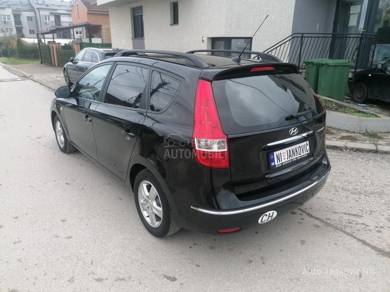 Hyundai i30 1.6i ILIKE LINE CH