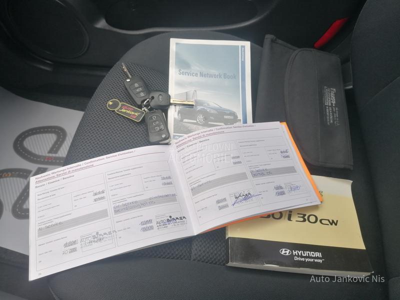 Hyundai i30 1.6i ILIKE LINE CH