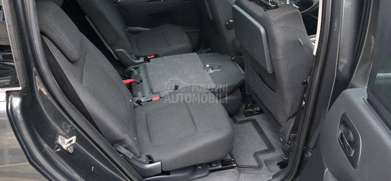 Peugeot 5008 1.6 HDI STYLE