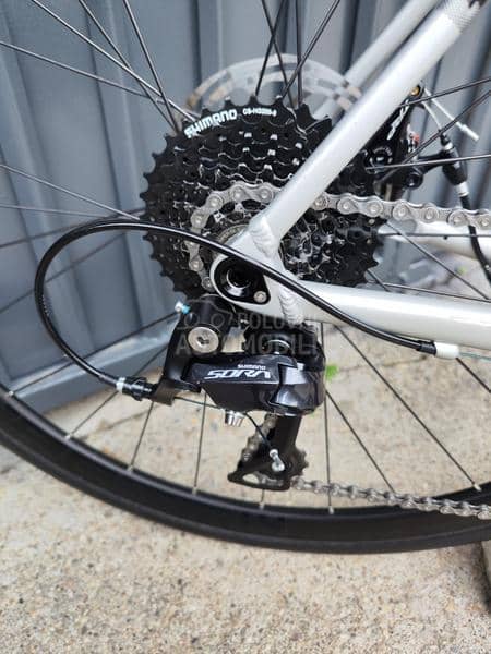 Cube Attain Pro 2x9 full Sora