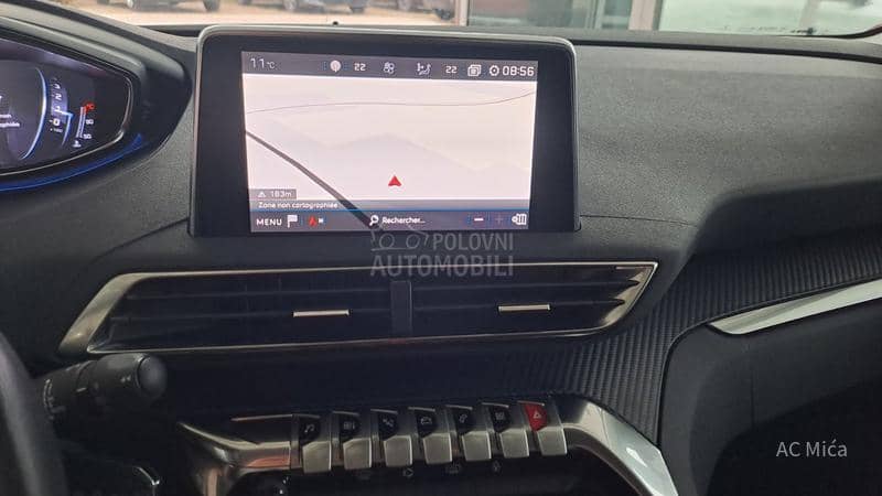 Peugeot 3008 1.5 BLU NAV LED AUT