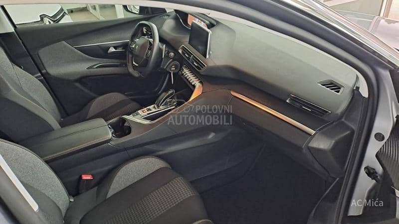 Peugeot 3008 1.5 BLU NAV LED AUT