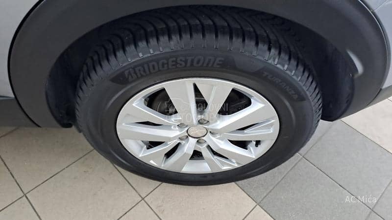 Peugeot 3008 1.5 BLU NAV LED AUT