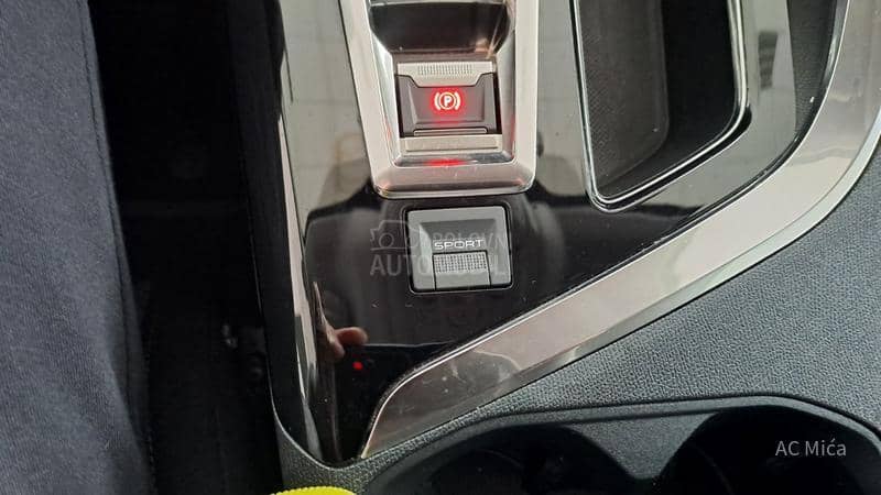 Peugeot 3008 1.5 BLU NAV LED AUT