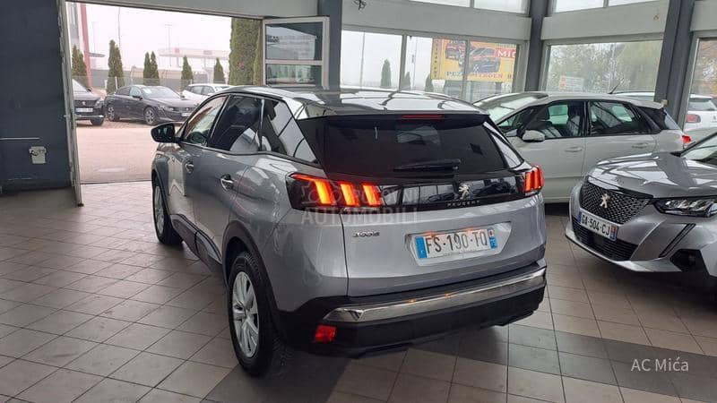 Peugeot 3008 1.5 BLU NAV LED AUT