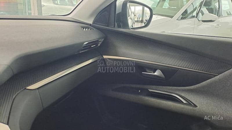 Peugeot 3008 1.5 BLU NAV LED AUT