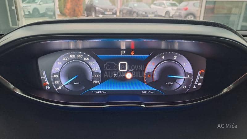 Peugeot 3008 1.5 BLU NAV LED AUT