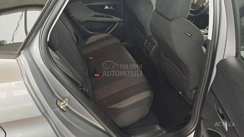 Peugeot 3008 1.5 BLU NAV LED AUT