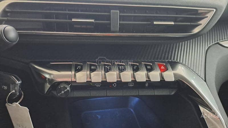 Peugeot 3008 1.5 BLU NAV LED AUT