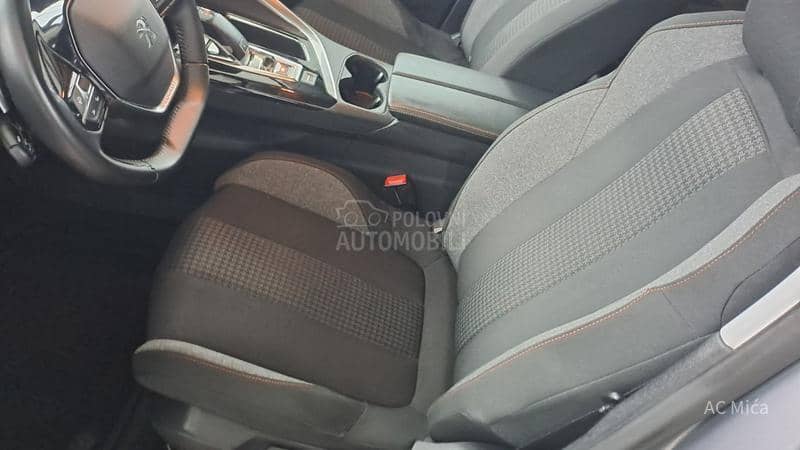 Peugeot 3008 1.5 BLU NAV LED AUT