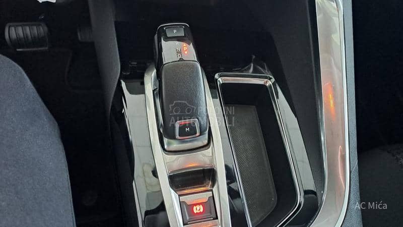 Peugeot 3008 1.5 BLU NAV LED AUT