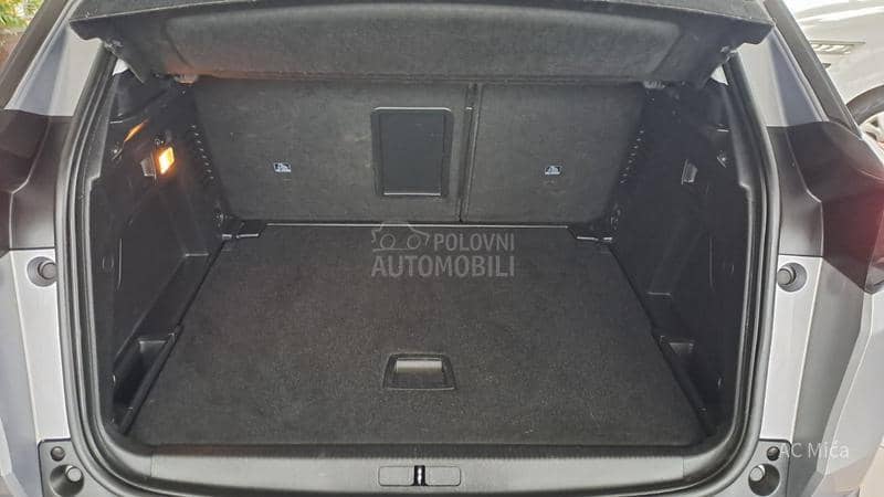 Peugeot 3008 1.5 BLU NAV LED AUT