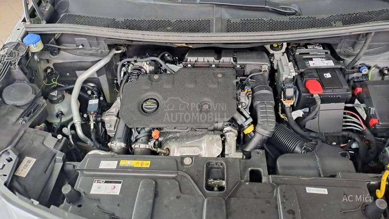 Peugeot 3008 1.5 BLU NAV LED AUT