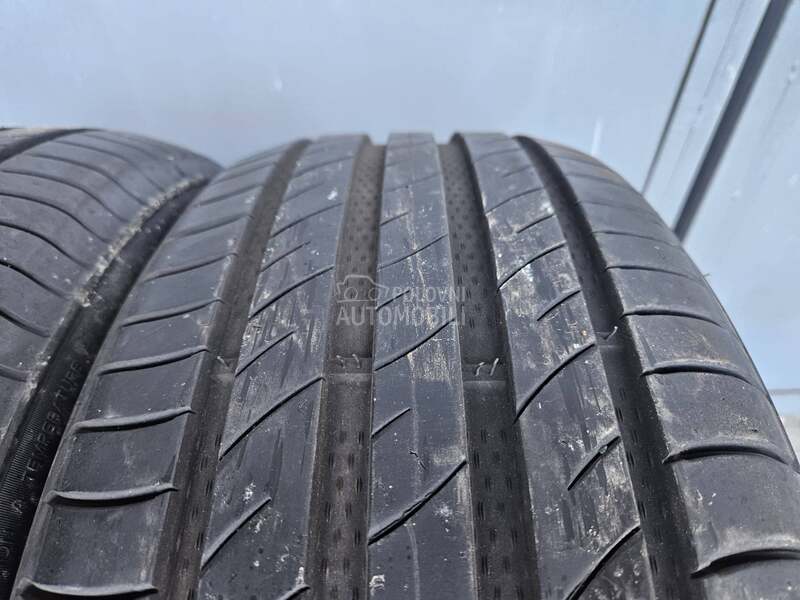 Delinte 215/55 R17 Letnja