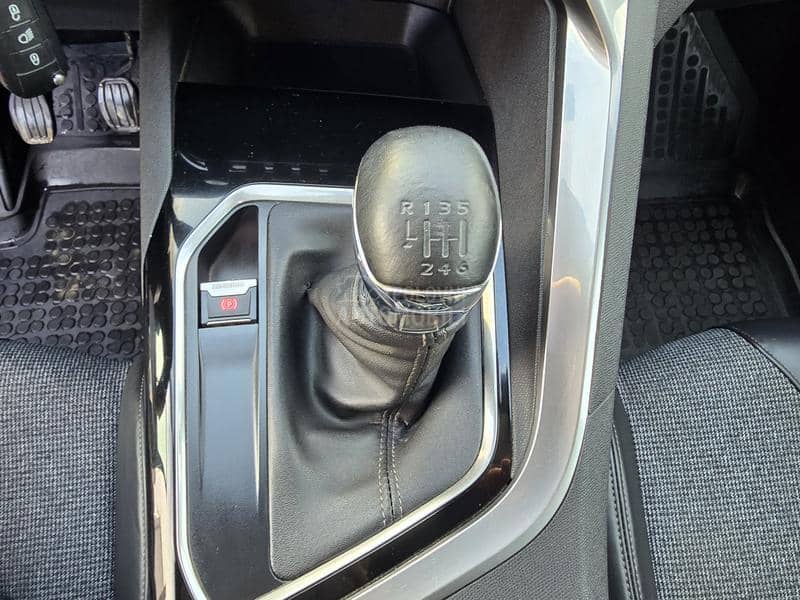 Peugeot 5008 1.2B ALLURE