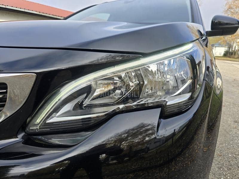 Peugeot 5008 1.2B ALLURE