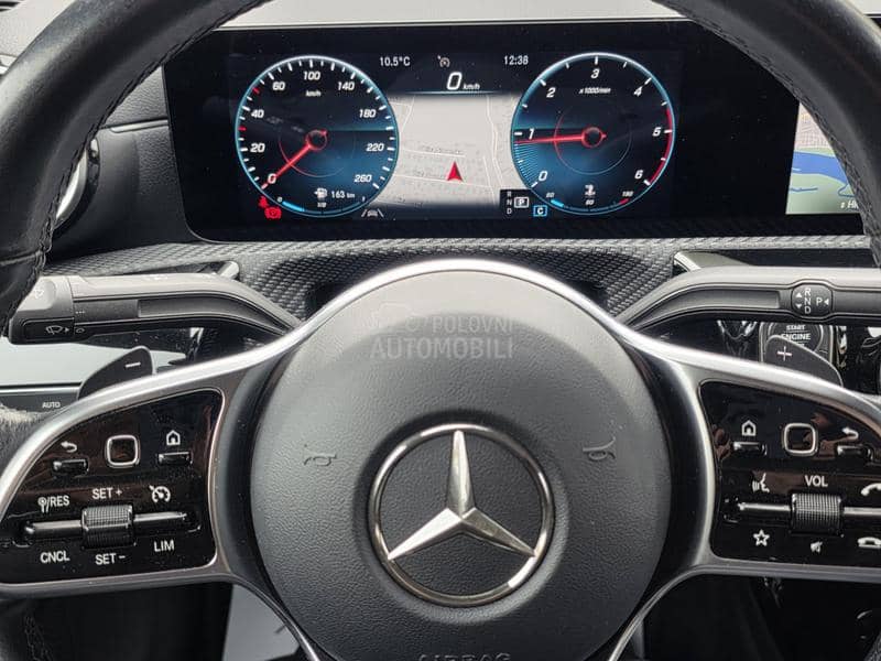 Mercedes Benz CLA 180 PANO