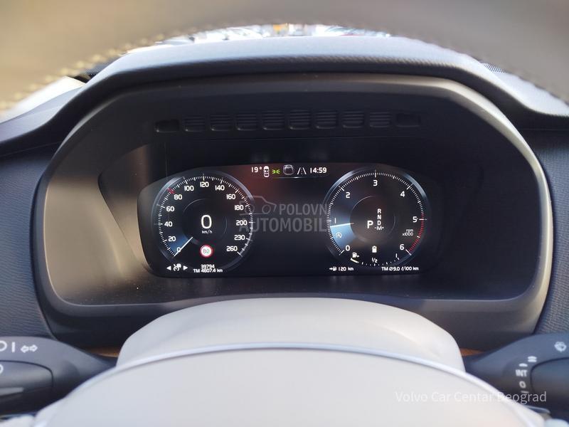 Volvo XC90 B5 AWD MOMENTUM PRO