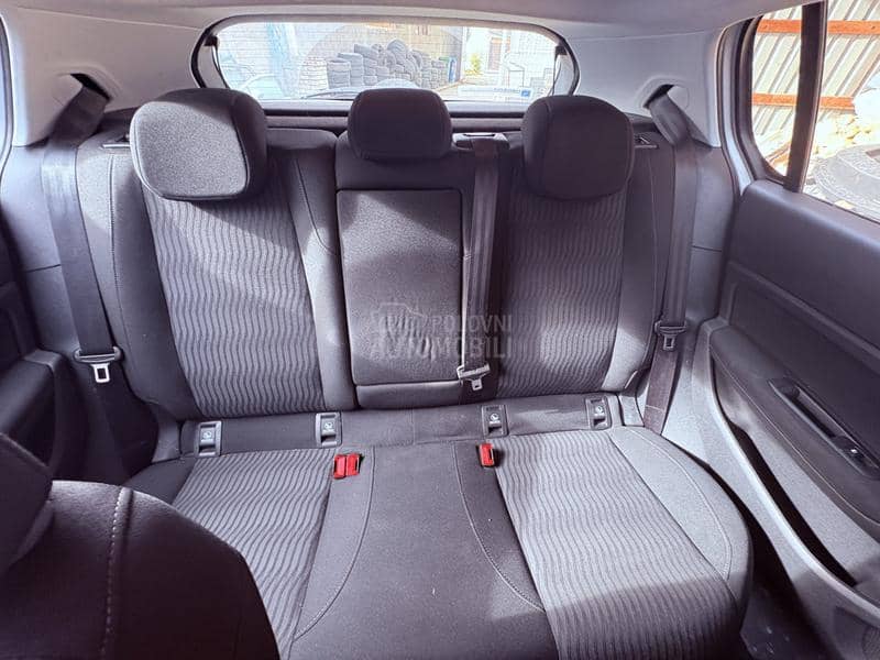 308T9 zadnja klupa pojasevi