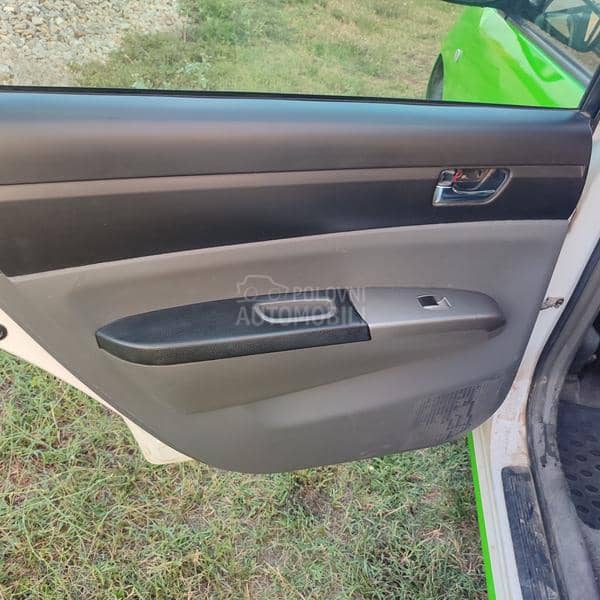 Toyota Prius 1.5 hibrid tng