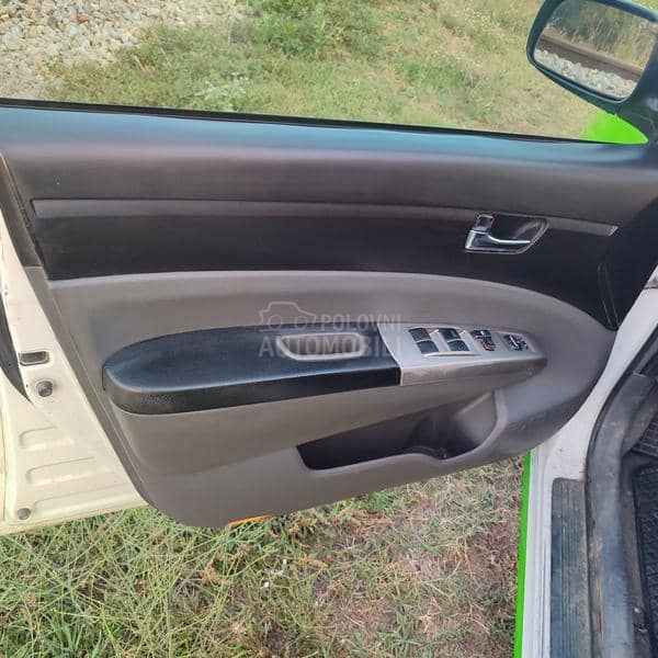 Toyota Prius 1.5 hibrid tng