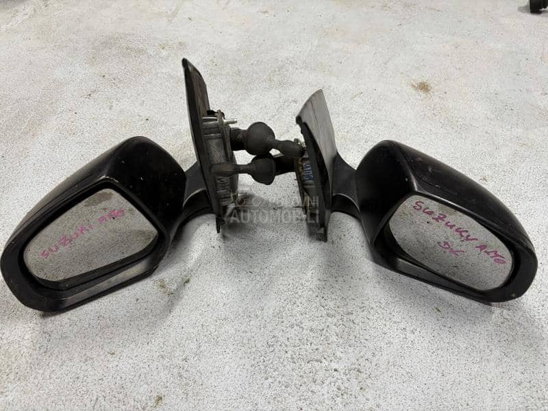 Retrovizor levi i desni