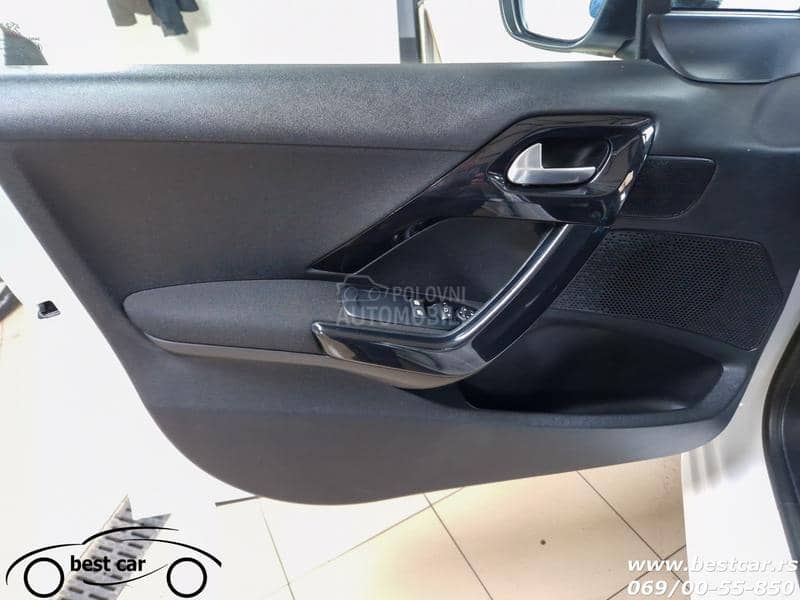 Peugeot 208 4 Sedista N1