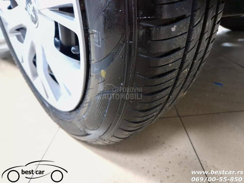 Peugeot 208 4 Sedista N1