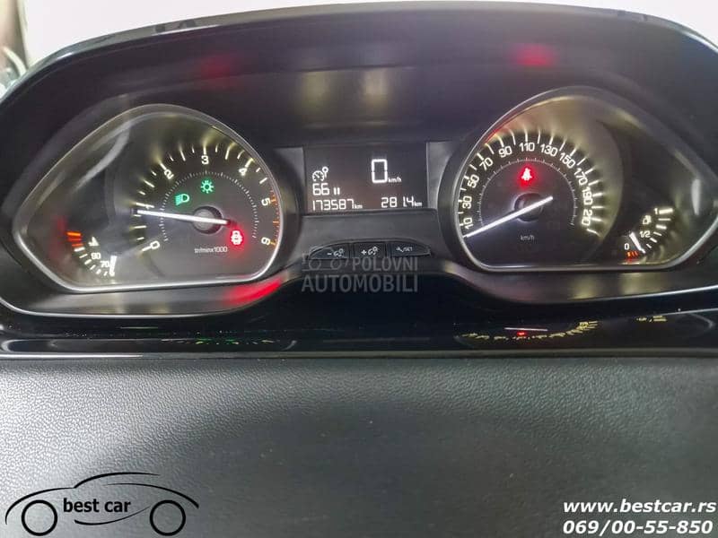 Peugeot 208 4 Sedista N1