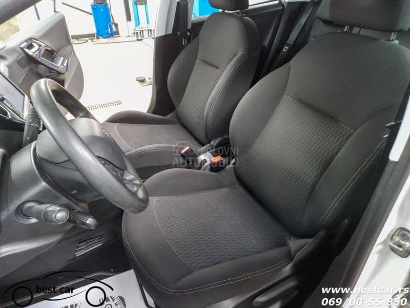 Peugeot 208 4 Sedista N1