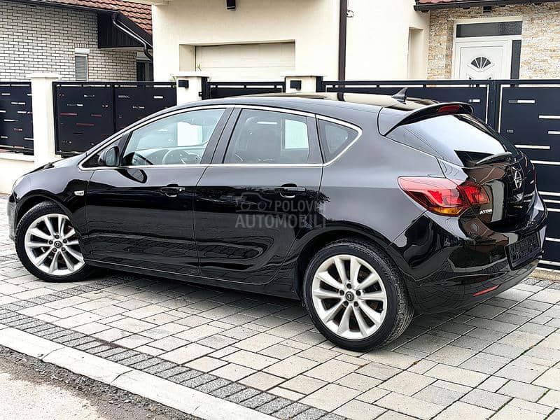 Opel Astra J 1.7CDTI XEN0 NAVl