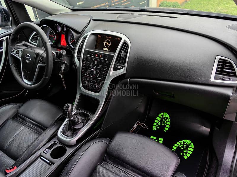 Opel Astra J 1.7CDTI XEN0 NAVl