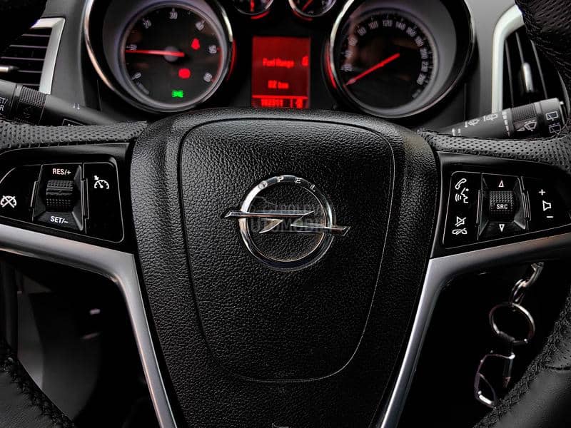 Opel Astra J 1.7CDTI XEN0 NAVl