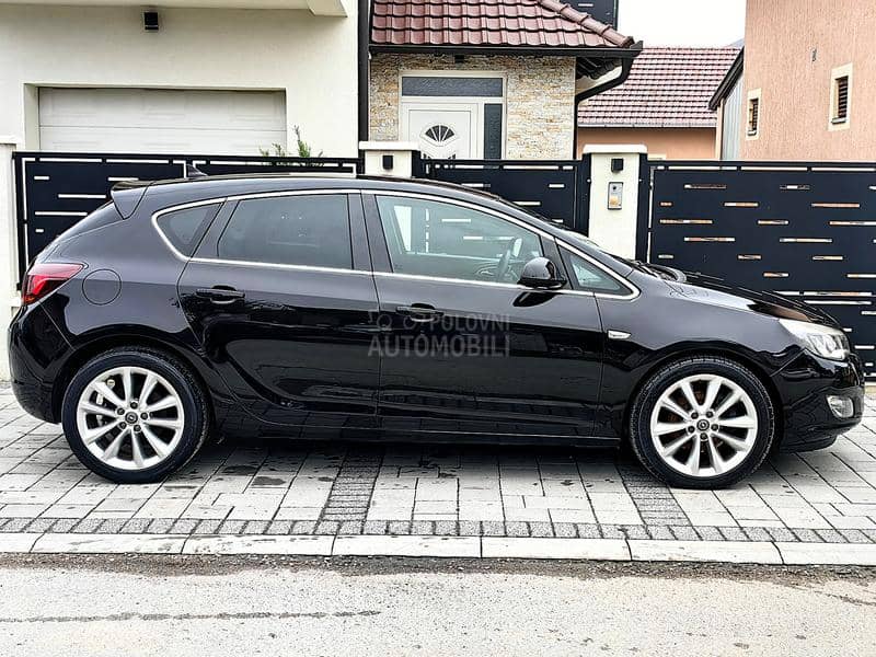 Opel Astra J 1.7CDTI XEN0 NAVl