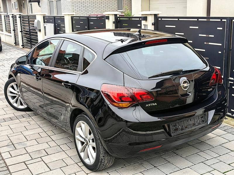 Opel Astra J 1.7CDTI XEN0 NAVl