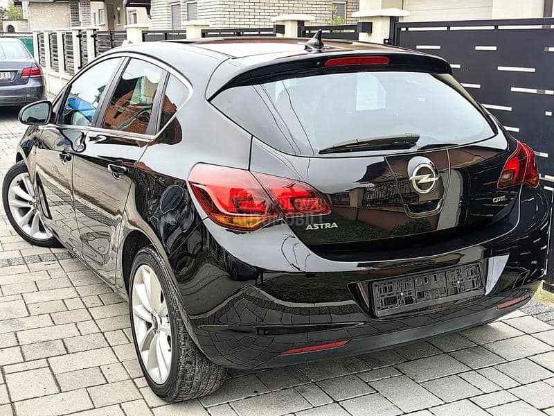 Opel Astra J 1.7CDTI XEN0 NAVl