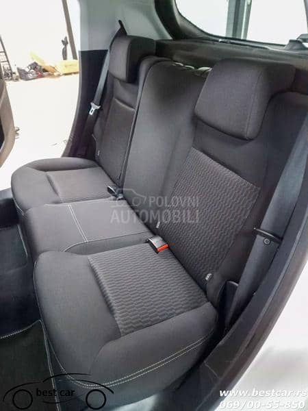 Peugeot 208 4 Sedista N1