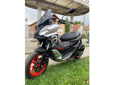 Aprilia SR GT200