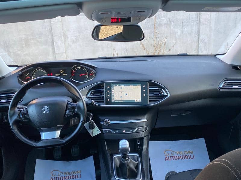 Peugeot 308 1.6hdi PANO/ KAM