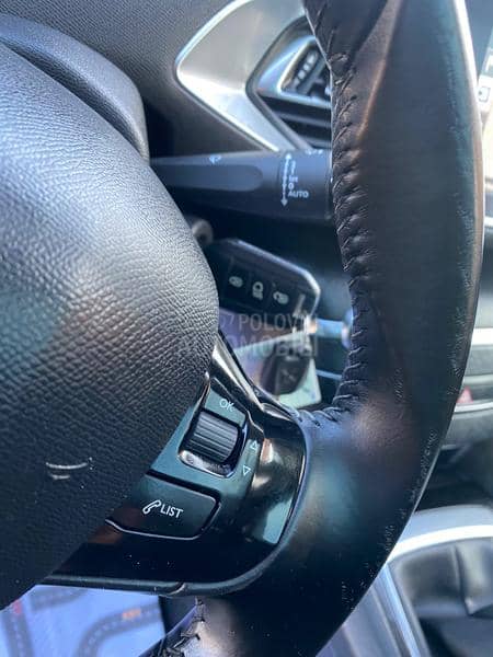 Peugeot 308 1.6hdi PANO/ KAM