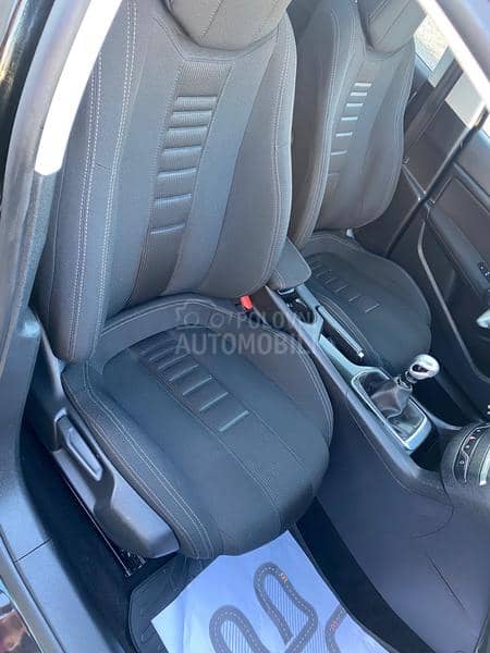 Peugeot 308 1.6hdi PANO/ KAM